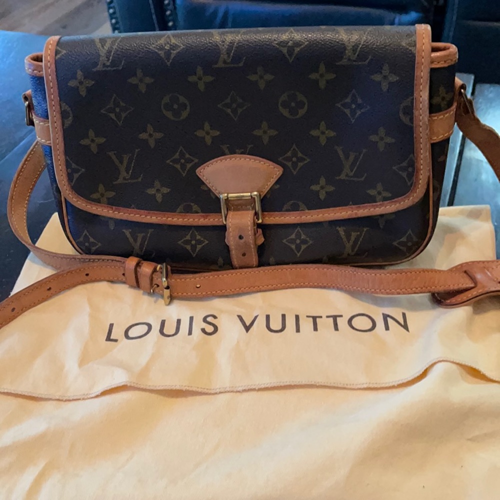 Louis Vuitton monogram sologne! Crossbody bag.